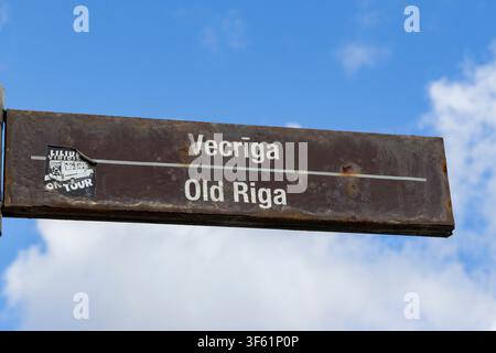 Altes Rigaisches Straßenschild in Riga, Lettland Stockfoto