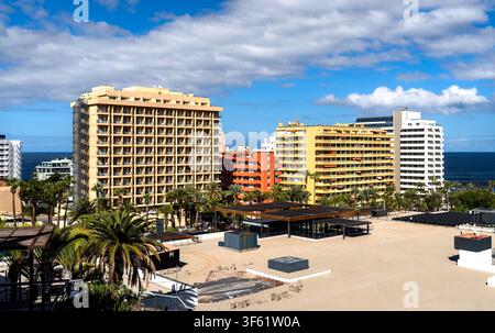 Blick auf Hotels am Paseo Martianez in Puerto de la Cruz, Santa Cruz de Tenerife, Kanarische Inseln, Spanien Stockfoto
