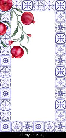 Rechteckiger Rahmen aus traditionellen portugiesischen Azulejo-Fliesen und Granatapfelbranche. Mediterrane, spanische Keramiktradition. Handgezeichnetes Aquarell Stockfoto
