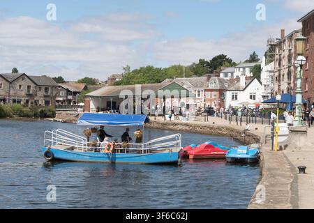 Butts Ferry, eine von Hand betriebene Seilfähre, die den Fluss Exe an den Exeter Quayside in Devon, England, UK überquert Stockfoto