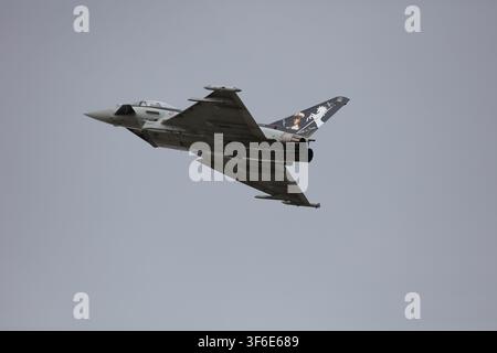 Italienische Luftwaffe Eurofighter Typhoon Prancing Horse Sonderlackierung Farnborough 23. Juli 2026 Stockfoto