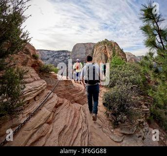 Zion-Nationalpark, Utah, USA – 28. April 2024: Eröffnung des Angels Landing Ridge zum Aussichtspunkt Stockfoto