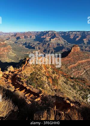 Grand-Canyon-Sonnenpfad mit endlosen Schatten (Grand-Canyon-Nationalpark, Arizona, USA) Stockfoto