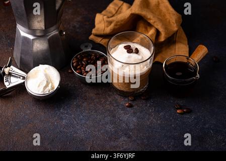 Kaffee Affogato mit Eiscreme und Espresso Stockfoto
