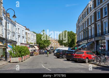 Regent's Park Road, Primrose Hill, London, UK, im Sommer Stockfoto