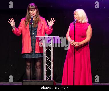 Katy und Karen Koren bei der Eröffnung des Gilded Ballon Edinburgh Festival Fringe 2026, Schottland, UK Stockfoto