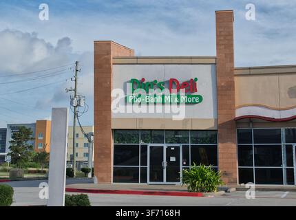 Houston, Texas USA 05-31-2026: Dins Deli vietnamesisches Restaurantgeschäftsfront exterior. Stockfoto