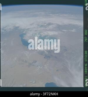 Das Aralsee, wie er in einem Erdbeobachtungsbild zu sehen ist, das während der STS-100-Space-Shuttle-Mission aufgenommen wurde. Stockfoto