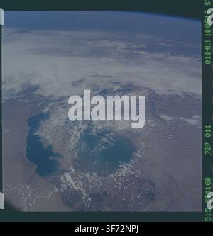 Das Aralsee, wie er in einem Erdbeobachtungsbild zu sehen ist, das während der STS-100-Space-Shuttle-Mission aufgenommen wurde. Stockfoto