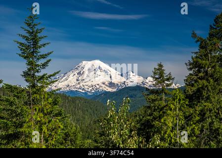 Mount Rainier, Blick von der US-12, Kaskadenkette, Gifford-Pinchot-Nationalforst, Bundesstaat Washington, USA Stockfoto