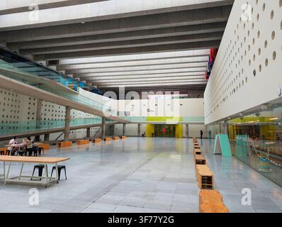 SANTIAGO, CHILE - 03. DEZEMBER 2025: Innenraum des Centro Cultural La Moneda in Santiago, Chile. Stockfoto