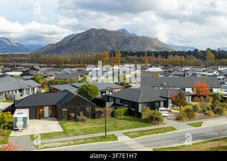 Lake Hayes Estate eine moderne Wohnsiedlung in der Nähe von Queenstown, Neuseeland Stockfoto