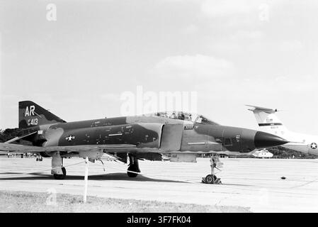 US Air Force McDonnell Douglas RF-4C Phantom II Kampfflugzeug 66-0413 ausgestellt auf dem RAF Greenham Common für die International Air Tattoo 1973 Luftshow. RF-4C betrieben von 1 Tactical Reconnaissance Sqn, 10 TRW, stationiert auf RAF Alconbury Stockfoto