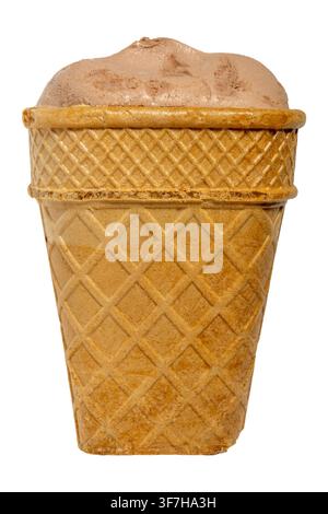 Nahaufnahme einer Schokoladeneiswaffel, die die Waffeltextur und die cremige Oberfläche zeigt Stockfoto