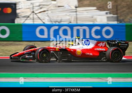 Lewis Hamilton fährt den Ferrari SF-26 während des Ungarischen Großpreises 2026 auf dem Hungaroring, Ungarn, am 26. Juli 2026. Stockfoto