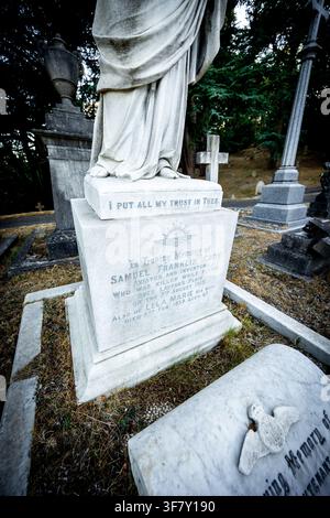 Nahaufnahme des beschrifteten Grabsteins des Piloten und Erfinders Samuel Franklin Cody, Aldershot Cemetery, Hampshire, England Stockfoto