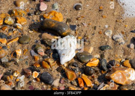 Nahaufnahme von Kiesel am Strand Stockfoto