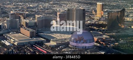 Luftbild des Las-Vegas-Streifens mit Gebäuden und Stadtlayout am Tag Stockfoto