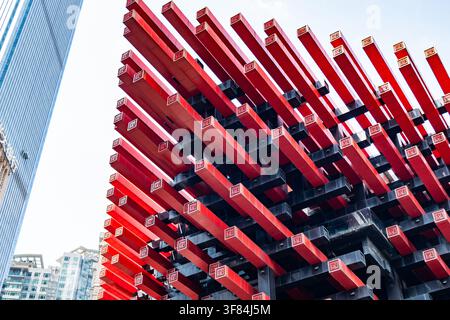 Chongqing, China - 19. Juli 2026: Chongqing Kunstmuseum, oder Chongqing Guotai Kunstzentrum, architektonisches Detail, Stadtbild der Innenstadt von Chongqing, China. Stockfoto