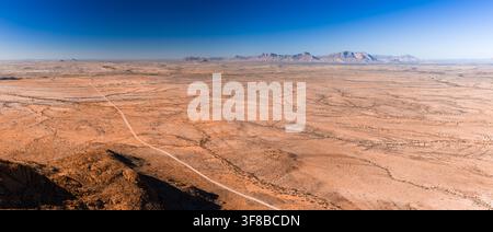 Luftbild der Spitzkoppe-Wüstenlandschaft in Namibia Stockfoto