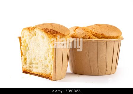 Frisch gebackene Reismehl-Schaum Muffins kühlen auf einem Drahtgestell Stockfoto