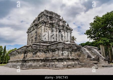 Mendut-Tempel, antikes Gebäude des Buddhismus in Zentral-Java, Indonesien, Südostasien Stockfoto