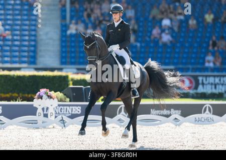 Aachen, Deutschland. 12. Aug., 2026. Pferdesport: Weltmeisterschaften, Dressur, Grand Prix Teamfinal. Der belgische Reiter Justin Verboomen reitet sein Pferd Zonik Plus über den Kurs. Credit: Rolf Vennenbernd/dpa/Alamy Live News Stockfoto