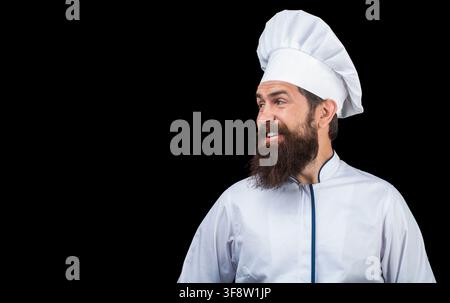 Lustiger Koch mit Bart. Bartmann und Schnurrbart mit Schürze. Porträt eines glücklichen Kochs. Kochmütze. Bärtiger Koch, Koch oder Bäcker. Bärtiger Stockfoto