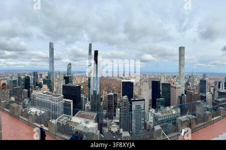Manhattan-Skyline mit Central Park aus einem hohen Aussichtspunkt in New York City. Stockfoto