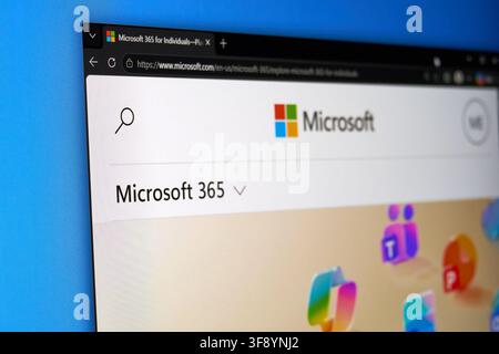 CARROLLTON, TX, USA - 01. AUGUST 2026: Nahaufnahme der Microsoft 365-Website, die auf einem Computerbildschirm angezeigt wird, mit Hervorhebung des Logos und der Browser-Oberflä Stockfoto