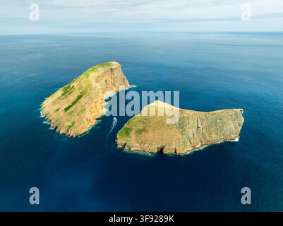 Cabras-Inselchen. Terceira-Insel, Azoren, Portugal. Luftaufnahme Stockfoto