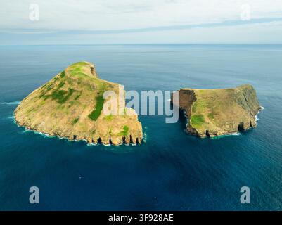 Cabras-Inselchen. Terceira-Insel, Azoren, Portugal. Luftaufnahme Stockfoto