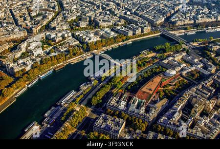 Paris, Blick auf die Stadt aus dem Inneren des Eiffelturms Stockfoto