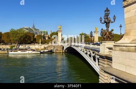 Alexander III Brücke in Paris Stockfoto