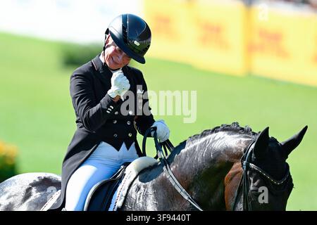14. August 2026, Nordrhein-Westfalen, Aachen: Pferdesport: Weltmeisterschaften, Dressur, Grand Prix Special. Auf dem Kurs reitend. Deutsche Dressurreiterin Isabell Werth, reitend auf Wendy de Fontaine, gestikuliert. Foto: Uwe Anspach/dpa Stockfoto