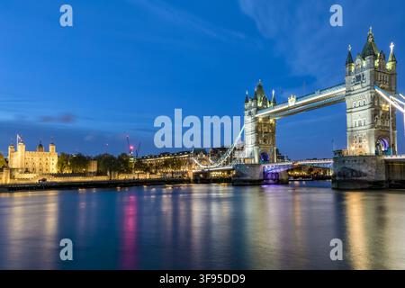 Vereinigtes Königreich - Großbritannien - England - London - Tower Bridge und Tower of London Stockfoto