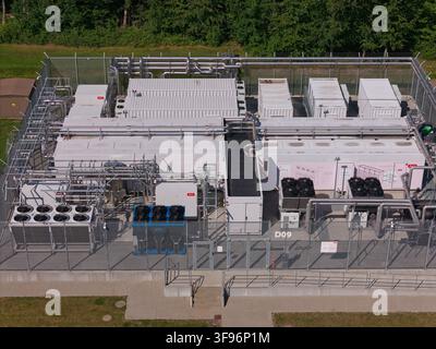 Nordborg, Dänemark – 12. Juli 2026: Luftaufnahme des modularen Rechenzentrums von Danfoss mit Abwärmesammelsystemen, Industriekühleinheiten, einem Stockfoto