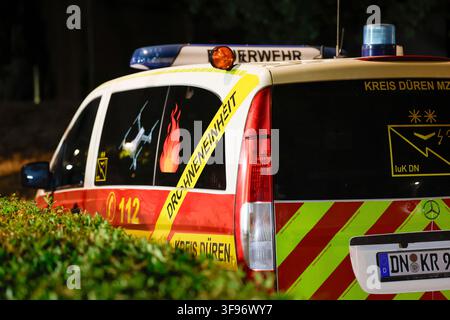 14. August 2026, Nordrhein-Westfalen, Hürtgenwald: Ein Einsatzfahrzeug der Drohnen-Einheit der Feuerwehr Düren ist vor Ort. Foto: Thomas Banneyer/dpa Stockfoto