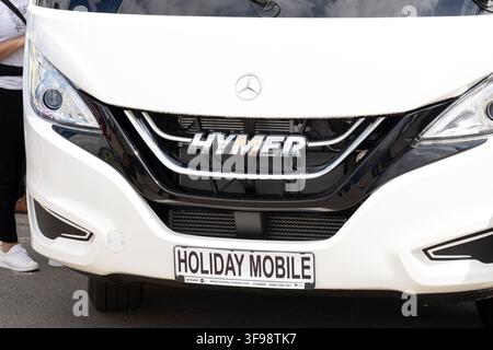 HYMER Mercedes Wohnmobil Detailansicht und Holiday Mobile Lesung auf dem Nummernschild während der Camping and Caravaning Expo Show in Sofia, Bulg Stockfoto