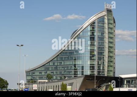 Benchmark Business Center Bürogebäude aus Glas in Sofia Bulgarien, Stand Juni 2020 Stockfoto