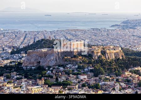 Akropolis von Athen historischer antiker Tempel von oben während der Fahrt in der Stadt Athen, Griechenland Stockfoto