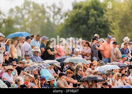 Aachen, Deutschland. 15. Aug., 2026. Reitsport: Weltmeisterschaften, Vielseitigkeitssport, Geländeprüfung, Einzel- und Mannschaftswettbewerbe. Leichter Regen fällt über dem Kurs. Credit: Rolf Vennenbernd/dpa/Alamy Live News Stockfoto