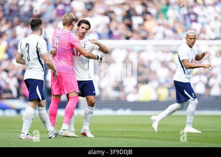 Spieler von Tottenham Hotspur während des Vorsaison-Freundschaftsspiels Tottenham Hotspur vs Hoffenheim im Tottenham Hotspur Stadium, London, Vereinigtes Königreich am 15. August 2026 (Foto von Harvey Murphy/News Images) Stockfoto