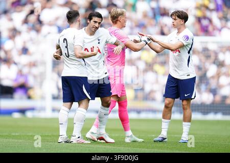 Tottenham Hotspur-Spieler während des Vorsaison-Freundschaftsspiels Tottenham Hotspur gegen Hoffenheim im Tottenham Hotspur Stadium, London, Vereinigtes Königreich am 15. August 2026 (Foto von Harvey Murphy/News Images) Stockfoto