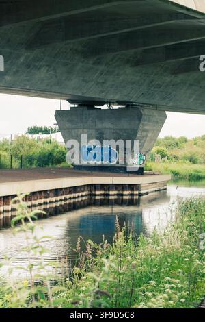 Mersey-Gateway-Brücke, die den Fluss Mersey zwischen Widnes und Runcorn überspannt. Stockfoto