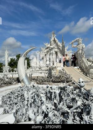 Chiang Rai, Provinz Chiang Rai, Thailand- 21. Juli 2023: Eingang zum Weißen Tempel Stockfoto