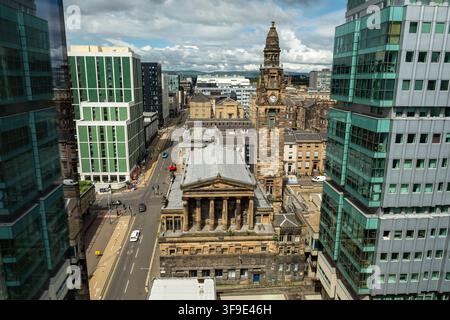 Erhöhte Ansicht über die St Vincent Street Church in Richtung Pitt Street, Glasgow, Schottland. Stockfoto