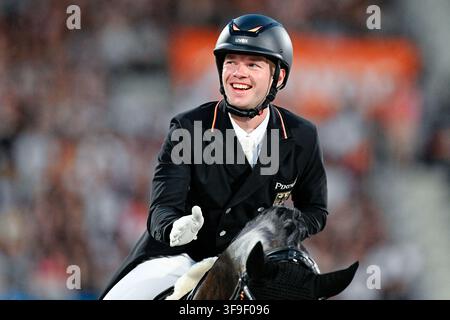 Aachen, Deutschland. 15. Aug., 2026. Pferdesport: Weltmeisterschaften, Dressur, Grand Prix Freestyle. Deutscher Dressurreiter Raphael Netz auf dem Pferd Great Escape Camelot. Credit: Uwe Anspach/dpa/Alamy Live News Stockfoto
