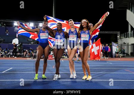 Dina Asher-Smith, Amy Hunt, Success Eduan und Imani Lansiquot aus Großbritannien feiern nach dem Frauen-4x100m-Staffelfinale am sechsten Tag der Leichtathletik-Europameisterschaft 2026 im Alexander-Stadion von Perry Barr in Birmingham. Bilddatum: Samstag, 15. August 2026. Stockfoto