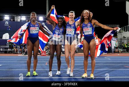 Dina Asher-Smith, Amy Hunt, Success Eduan und Imani Lansiquot aus Großbritannien feiern nach dem Frauen-4x100m-Staffelfinale am sechsten Tag der Leichtathletik-Europameisterschaft 2026 im Alexander-Stadion von Perry Barr in Birmingham. Bilddatum: Samstag, 15. August 2026. Stockfoto
